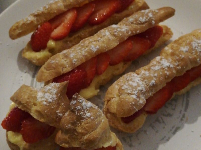 Cliquez pour zoomer ! Éclairs fraises chantilly Thermomix par Viwinny