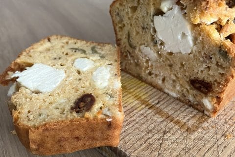 Cliquez pour zoomer ! Cake tomates séchées, olives vertes et feta Thermomix par sarahpagn