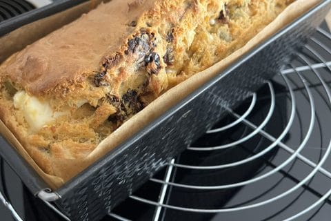 Cliquez pour zoomer ! Cake tomates séchées, olives vertes et feta Thermomix par sarahpagn