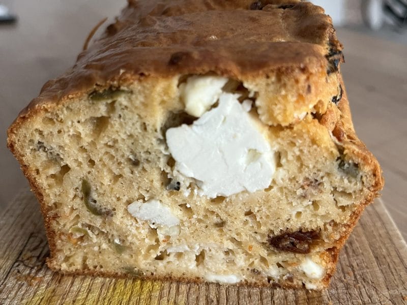 Cliquez pour zoomer ! Cake tomates séchées, olives vertes et feta Thermomix par sarahpagn