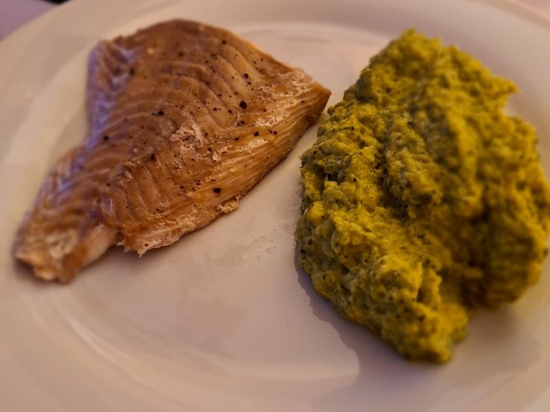 Cliquez pour zoomer ! Saumon sur purée de brocolis Thermomix par llora