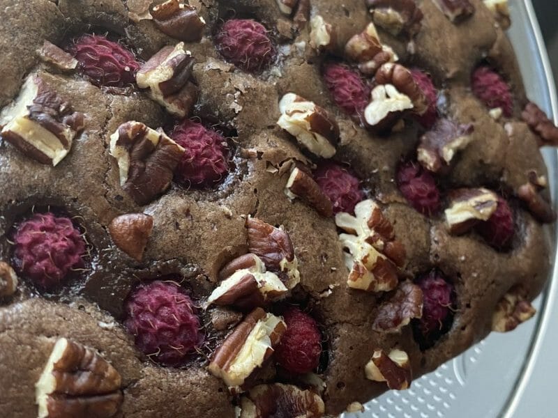 Cliquez pour zoomer ! Brownie framboises, pistaches et pépites de chocolat blanc Thermomix par syanaahk