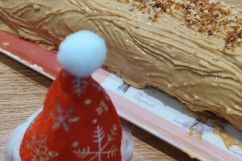 Cliquez pour zoomer ! Bûche pralinée aux éclats de noisettes caramélisés Thermomix par natalese