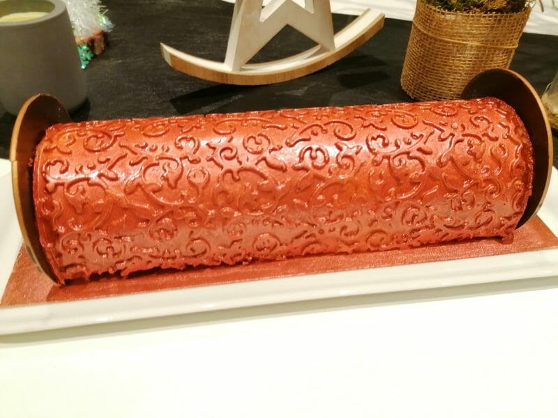 Cliquez pour zoomer ! Bûche de Noël framboises et chocolat blanc Thermomix par clarinette4259