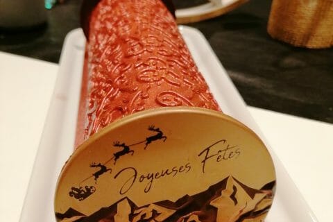 Cliquez pour zoomer ! Bûche de Noël framboises et chocolat blanc Thermomix par clarinette4259