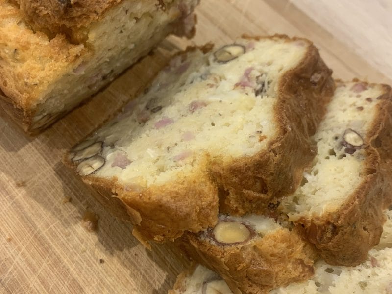 Cliquez pour zoomer ! Cake chèvre, noisettes et lardons Thermomix par supercuisine