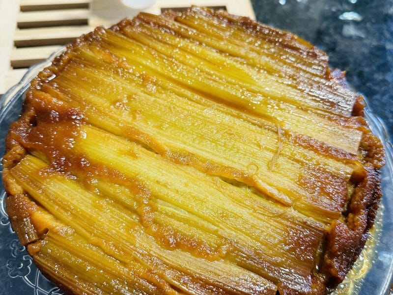 Cliquez pour zoomer ! Gâteau renversé à la rhubarbe et caramel au beurre salé Thermomix par La cuisine d’Elo