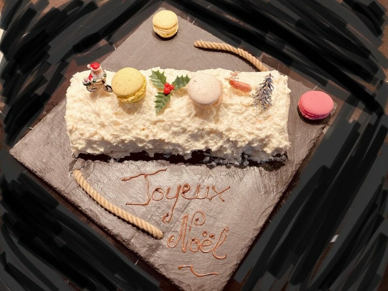 Cliquez pour zoomer ! Bûche de Noël framboises et chocolat blanc Thermomix par Nessa35