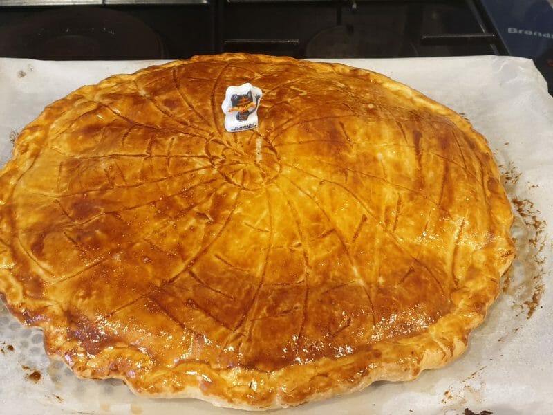 Cliquez pour zoomer ! Galette des rois à la frangipane Thermomix par carole21