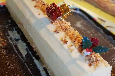 Cliquez pour zoomer ! Bûche de Noël framboises et chocolat blanc Thermomix par camillette05