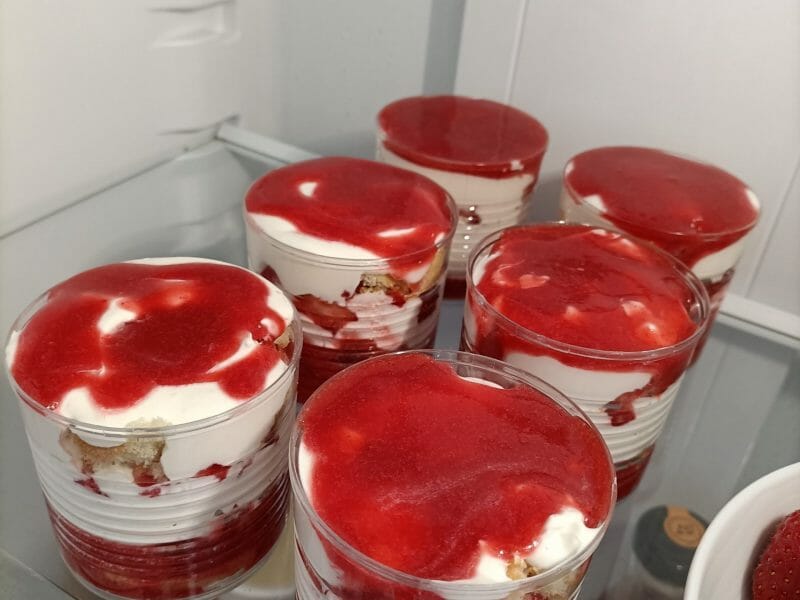 Cliquez pour zoomer ! Tiramisu aux fraises en verrines Thermomix par lulidomli