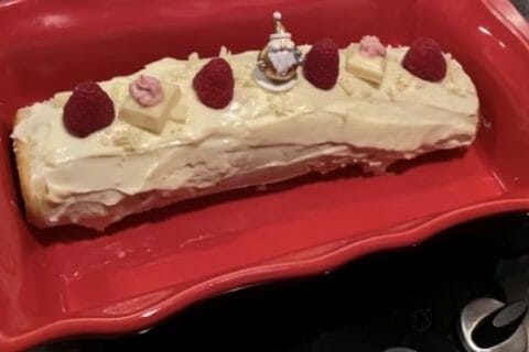 Cliquez pour zoomer ! Bûche de Noël framboises et chocolat blanc Thermomix par lauraaa10