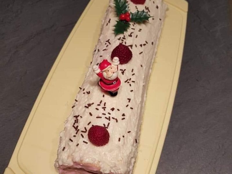 Cliquez pour zoomer ! Bûche de Noël framboises et chocolat blanc Thermomix par Sandra88