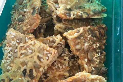 Cliquez pour zoomer ! Crackers salés à l’emmental et aux graines Thermomix par sabrijolie