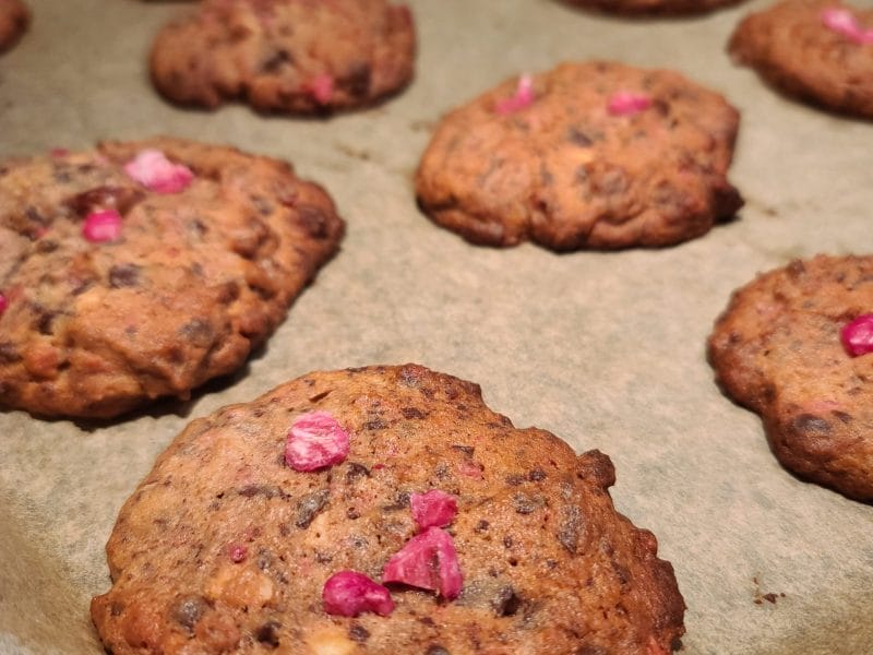Cliquez pour zoomer ! Cookies aux éclats de pralines roses et pépites de chocolat Thermomix par Éloïse