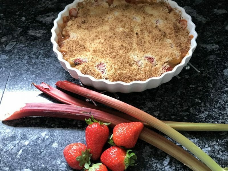 Cliquez pour zoomer ! Crumble fraise rhubarbe et noix de coco Thermomix par Magwem