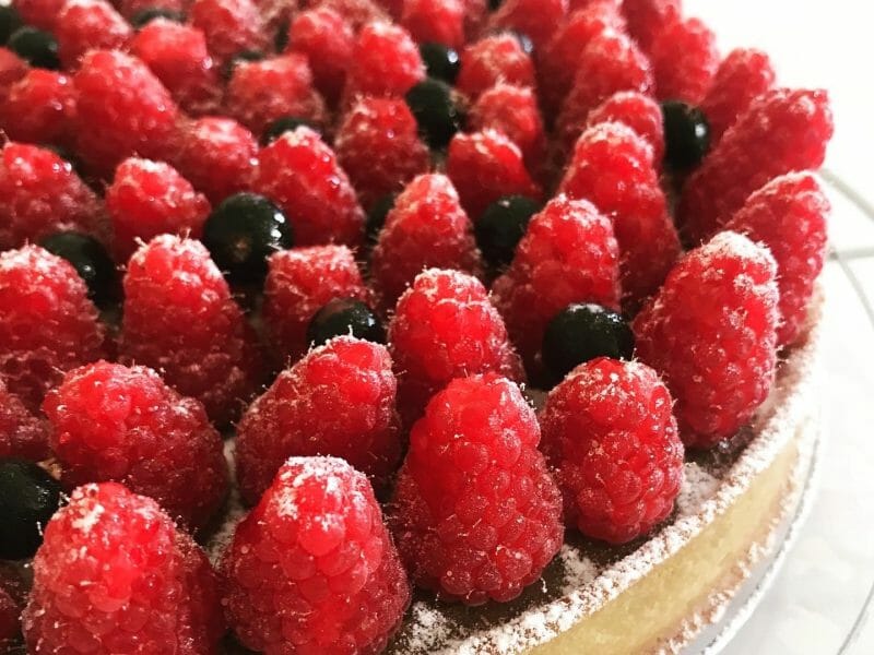 Cliquez pour zoomer ! Tartelettes framboises sur crème d’amande et pistache Thermomix par lo_45