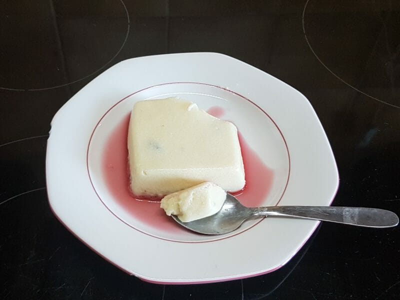 Cliquez pour zoomer ! Gâteau de semoule aux raisins secs Thermomix par nathchav