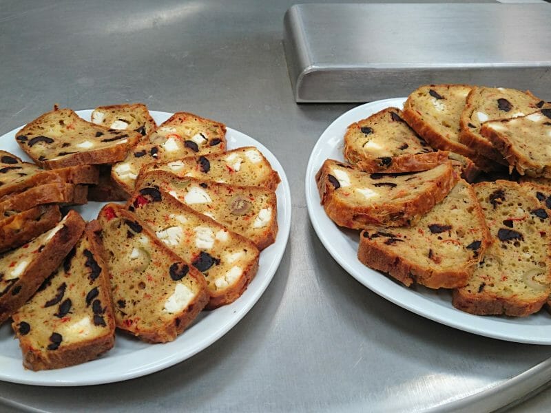 Cliquez pour zoomer ! Cake aux poivrons, fêta et olives Thermomix par claudie