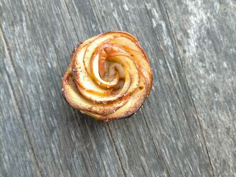 Cliquez pour zoomer ! Roses feuilletées aux pommes Thermomix par dinoutout45