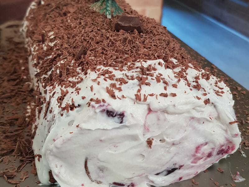 Cliquez pour zoomer ! Bûche forêt noire Thermomix par sandra_235