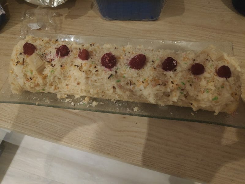 Cliquez pour zoomer ! Bûche de Noël framboises et chocolat blanc Thermomix par matnanou1369