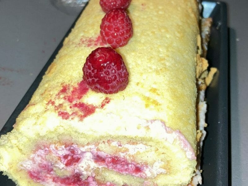 Cliquez pour zoomer ! Fraisier roulé Thermomix par Marinaya