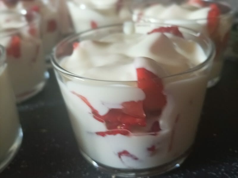 Cliquez pour zoomer ! Délices fraises et chocolat blanc Thermomix par momsofliam