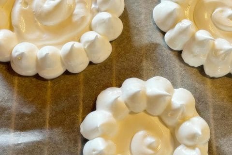 Cliquez pour zoomer ! Mini pavlova aux fraises Thermomix par Elodieleia