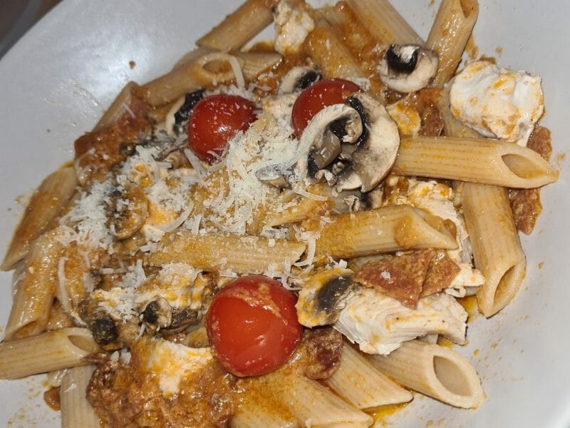Cliquez pour zoomer ! Pennes au poulet, tomates et champignons Thermomix par perrine_46