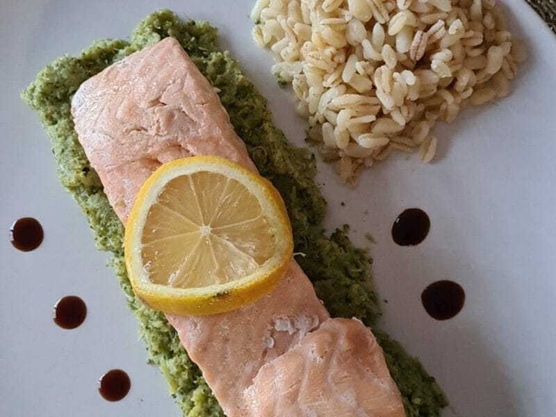 Cliquez pour zoomer ! Saumon sur purée de brocolis Thermomix par perrine_46