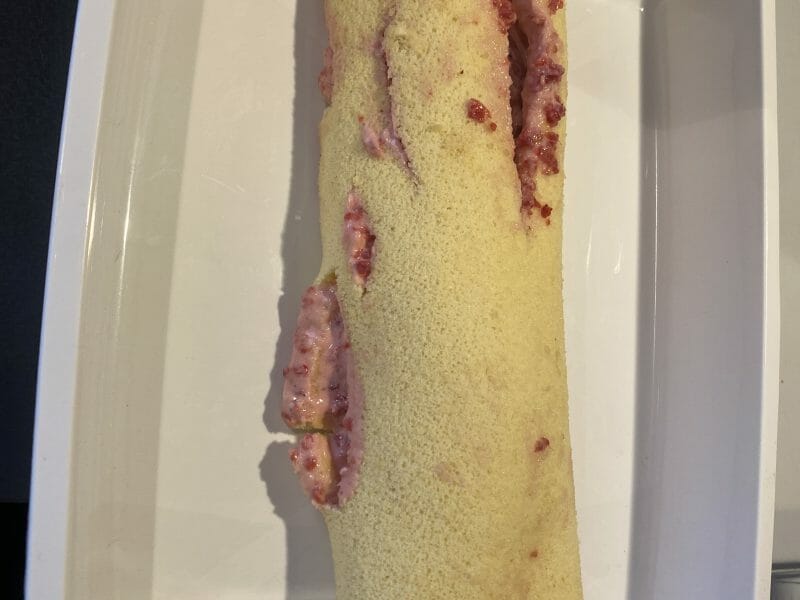 Cliquez pour zoomer ! Bûche de Noël framboises et chocolat blanc Thermomix par missmecano