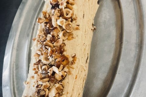 Cliquez pour zoomer ! Bûche pralinée aux éclats de noisettes caramélisés Thermomix par abi