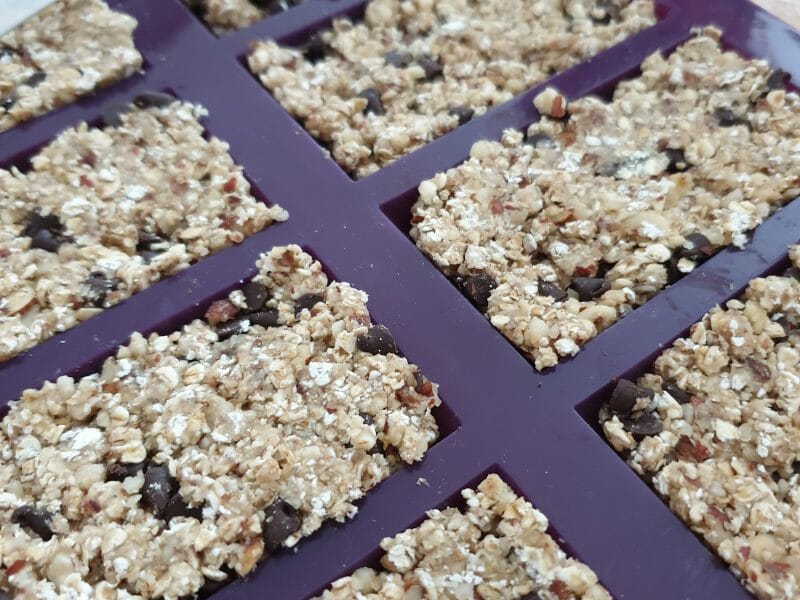 Cliquez pour zoomer ! Barres de céréales à l’avoine, noisettes, banane et chocolat Thermomix par nadiaminnie