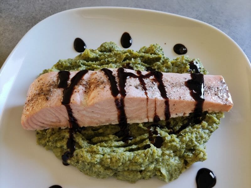 Cliquez pour zoomer ! Saumon sur purée de brocolis Thermomix par Kapriss