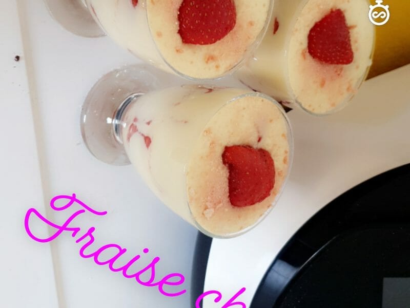 Cliquez pour zoomer ! Délices fraises et chocolat blanc Thermomix par Djemila