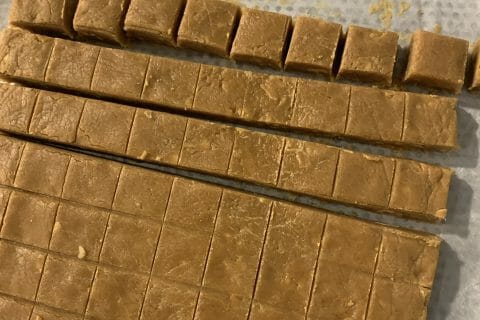 Cliquez pour zoomer ! Caramels aux cacahuètes enrobés de chocolat Thermomix par marycherry