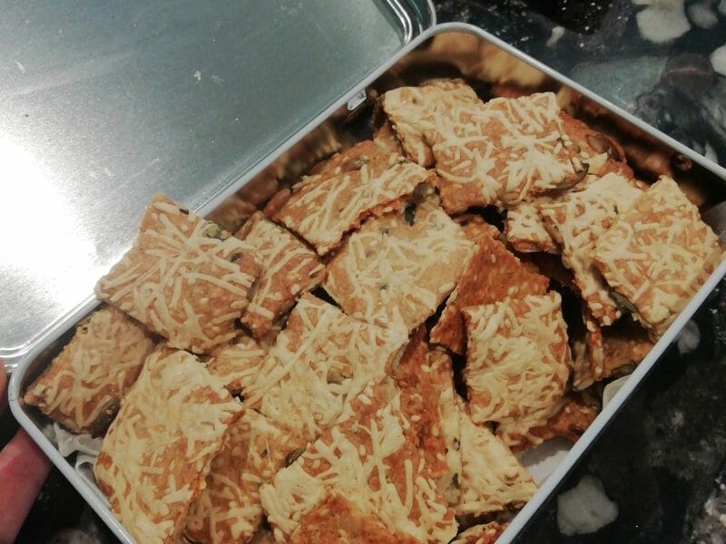 Cliquez pour zoomer ! Crackers salés à l’emmental et aux graines Thermomix par pepette1808