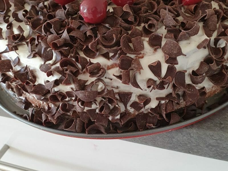 Cliquez pour zoomer ! Bûche forêt noire Thermomix par julie51370