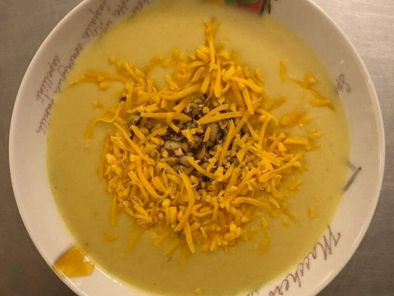 Cliquez pour zoomer ! Soupe de panais et mimolette aux noisettes Thermomix par jalisca32