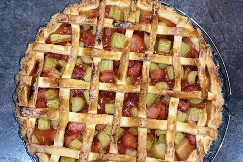 Cliquez pour zoomer ! Tarte aux fraises et à la rhubarbe Thermomix par Gwen07