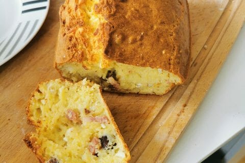 Cliquez pour zoomer ! Cake chèvre, noisettes et lardons Thermomix par manon_3749
