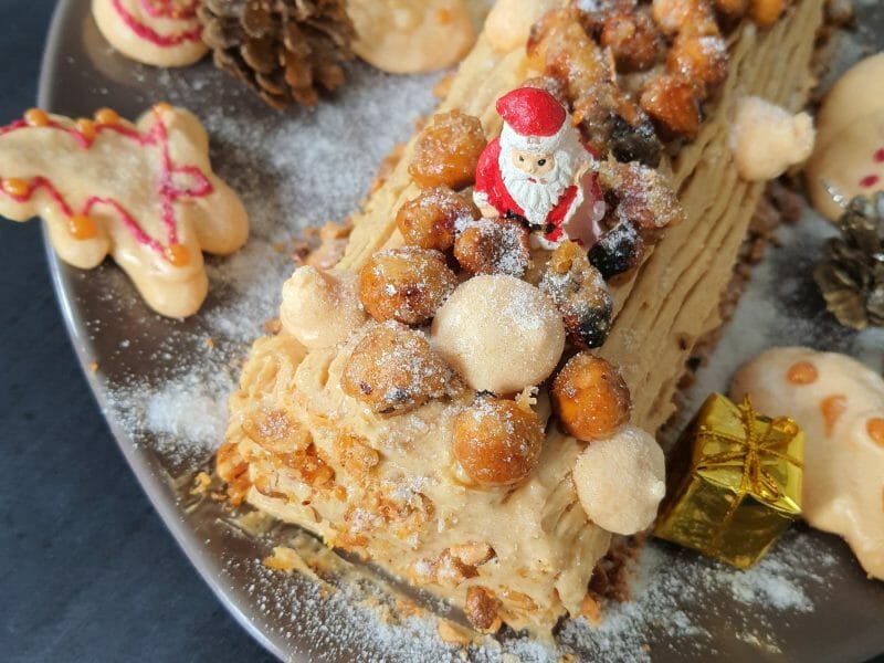 Cliquez pour zoomer ! Bûche pralinée aux éclats de noisettes caramélisés Thermomix par louis0208