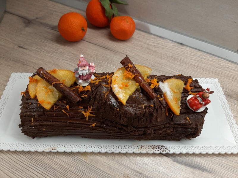 Cliquez pour zoomer ! Bûche de Noël framboises et chocolat blanc Thermomix par sandrine_386