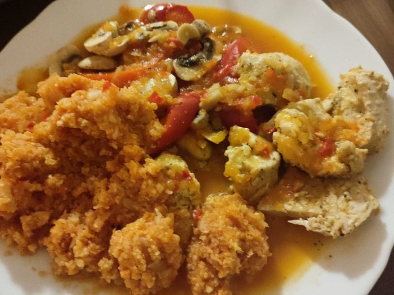 Cliquez pour zoomer ! Poulet sauce poivron-tomate, riz et ses légumes Thermomix par susi