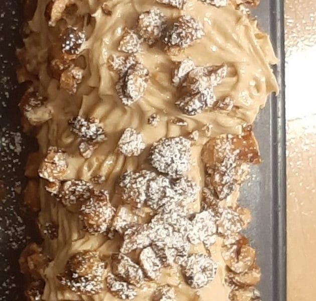 Cliquez pour zoomer ! Bûche pralinée aux éclats de noisettes caramélisés Thermomix par Dede67930