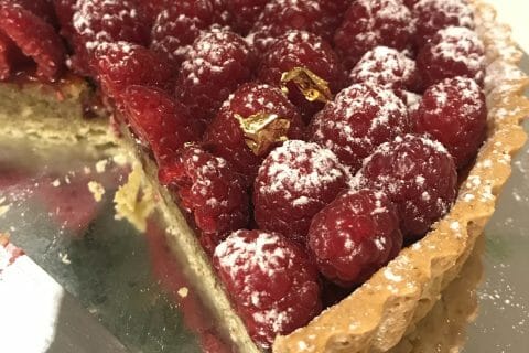 Cliquez pour zoomer ! Tartelettes framboises sur crème d’amande et pistache Thermomix par oliviaTheImperfectCook