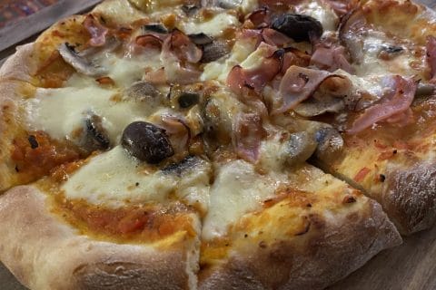 Cliquez pour zoomer ! Pizza au saumon et sauce kiri Thermomix par oliviaTheImperfectCook
