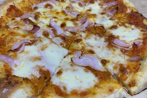 Cliquez pour zoomer ! Pizza au saumon et sauce kiri Thermomix par oliviaTheImperfectCook