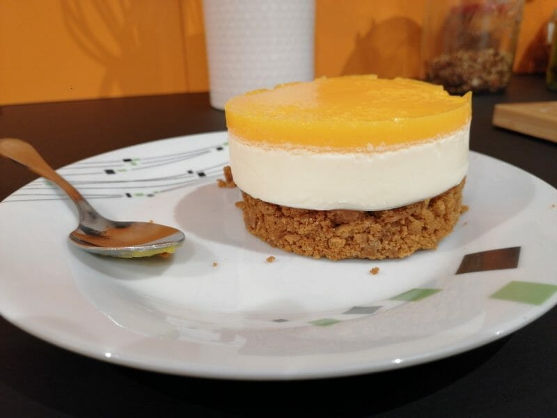 Cliquez pour zoomer ! Panna cotta citron sur sablé spéculoos et miroir de mangue Thermomix par charlene_118